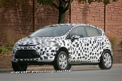 2012 Crossover Ford Fiesta is now seen in America spy pics adn first details