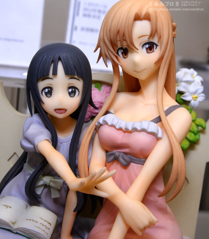 Dunia Gadis Pelangi: Figura Yui Dan Asuna Bersantai Di Rumah