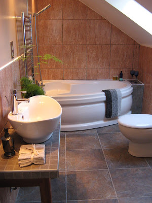 desain kamar mandi dengan bathtub,kamar mandi pakai bathtub,bathtub kamar mandi,desain bathtub kamar mandi,kamar mandi minimalis,kamar mandi mungil,kamar mandi sempit,kamar mandi terbaru