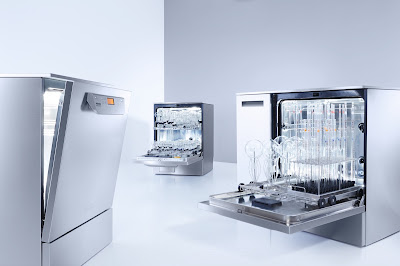 laboratory glassware washers showing loading racks and glassware