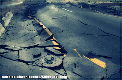 Gempa Bumi, Pengertian Gempa Bumi, Penyebab Terjadinya Gempa Bumi, Penjelasan Proses Gempa Bumi, Jenis-jenis Gempa Bumi, Dampak Gempa Bumi.