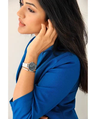 Actress Eesha Rebba New Stunning Photoshoot HD