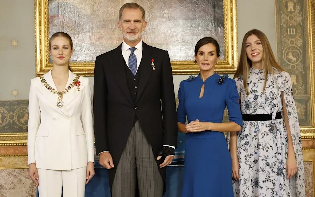 Princess Leonor wore a white suit by Sastreria Serna. Queen Letizia in Carolina Herrera. Infanta Sofia wore a Verdie dress by Erdem