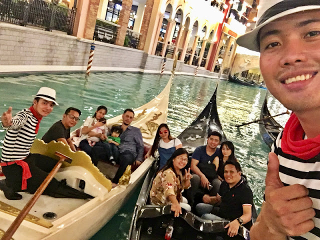 Venice Grand Canal Mall Gondola Ride is at 300 pesos (PHP300). Great to be seeing my colleagues of Eloc Global. Thank you to our big boss for this get together. Taken last December 2018.