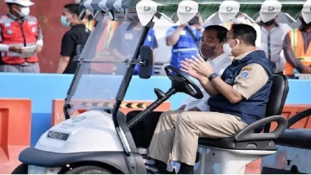 Cuma Jokowi Boleh Parkir Kendaraan di Sirkuit Formula E, Anies Naik Shuttle Bus dari JIS