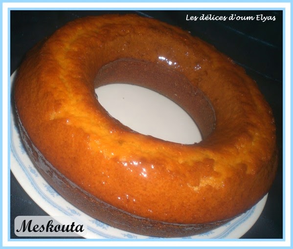 http://lesdelicesdoumelyas.over-blog.com/article-meskouta-le-gateau-marocain-au-jus-d-oranges-105352648.html