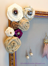 DIY jewelry organizer, jewelry, cheap diy organizer, rosettes,  tutorial, screen 