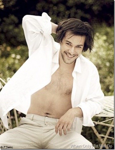 Pin-up-boy-Marc-Andre-Grondin-Je-ne-me-fais-jamais-draguer_mode_une