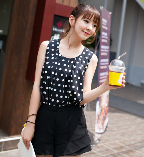 Dotted Sleeveless Blouse
