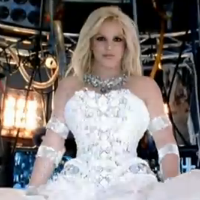 Britney Spears - Hold It Against Me - Video Oficial + Letra - Lyrics