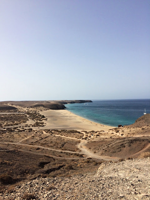 Lanzarote na Wyspach Kanaryjskich - co warto zobaczyć i zwiedzić? Tydzień na Lanzarote - co robić? 8 rzeczy, które musisz zrobić na Lanzarote na Wyspach Kanaryjskich.