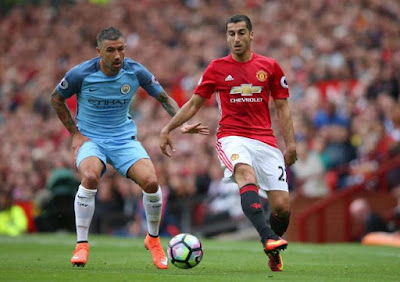  Mkhitaryan chơi rất tệ trong trận derby Manchester