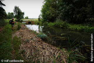 Wandelen langs één van de vele waterlopen