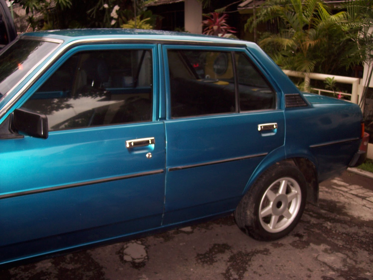 Pastika Retro Car: Corolla DX 81 Biru Toksa