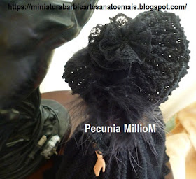 Vestido de Época em Crochê Para Boneca Barbie - Sra. Inglesa do Séc. XVIII Por Pecunia MillioM chapeu 2