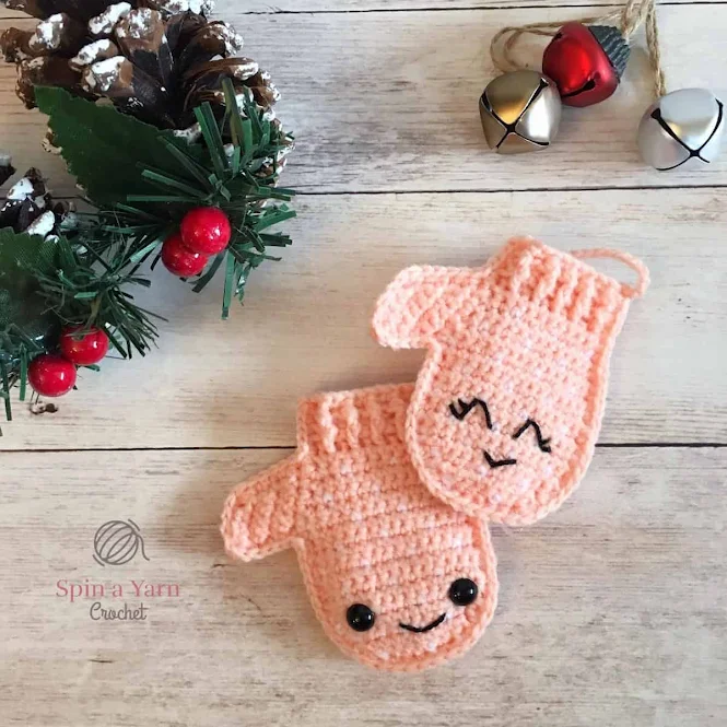 Mitten Crochet Xmas Ornament FREE Pattern