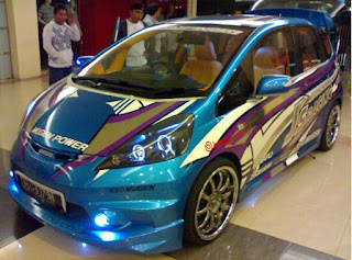 Contoh Modifikasi keren dan extreme Mobil Honda Jazz Tuning Contest Terbaru