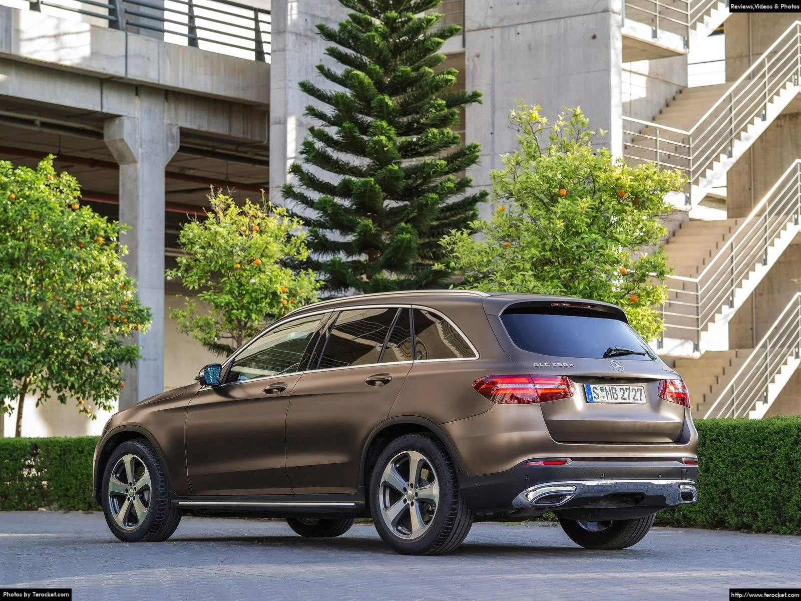 Hình ảnh xe ô tô Mercedes-Benz GLC 2016 & nội ngoại thất