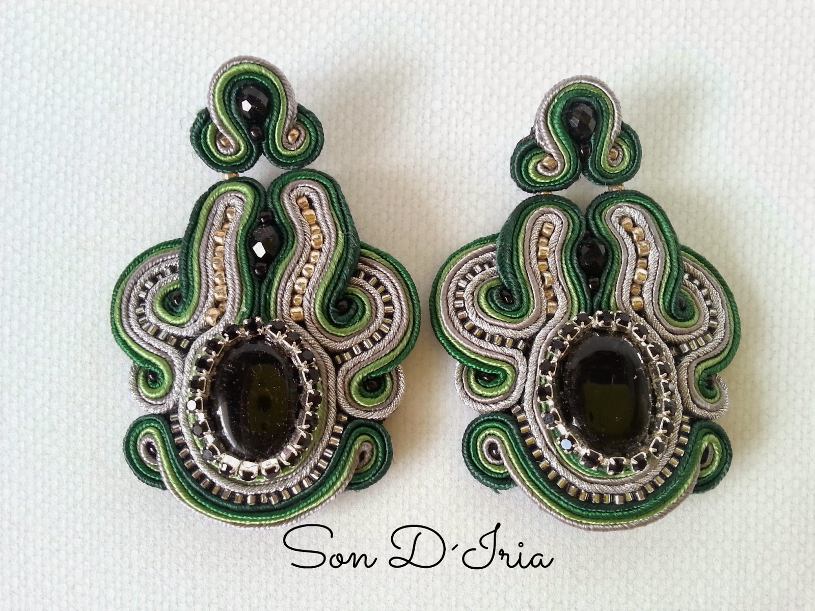 Pendientes verdes y plata