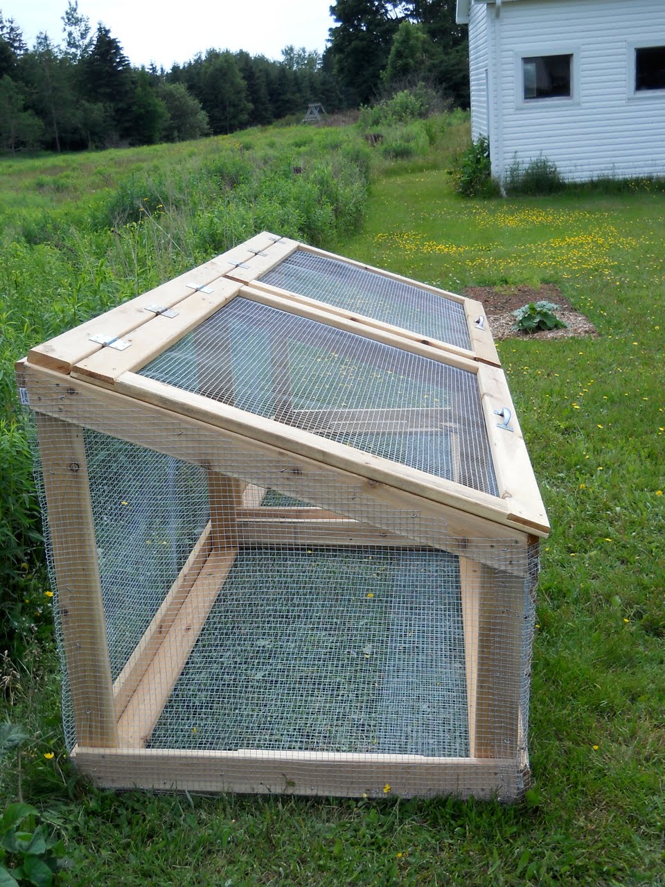 how to build a wood compost bin