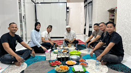 BERSAMA PAKAR KOMUNIKASI DAN MOTIVATOR NASIONAL, DIRPOLAIRUD POLDA JAMBI BUKA PUASA DI RUMAH DINAS