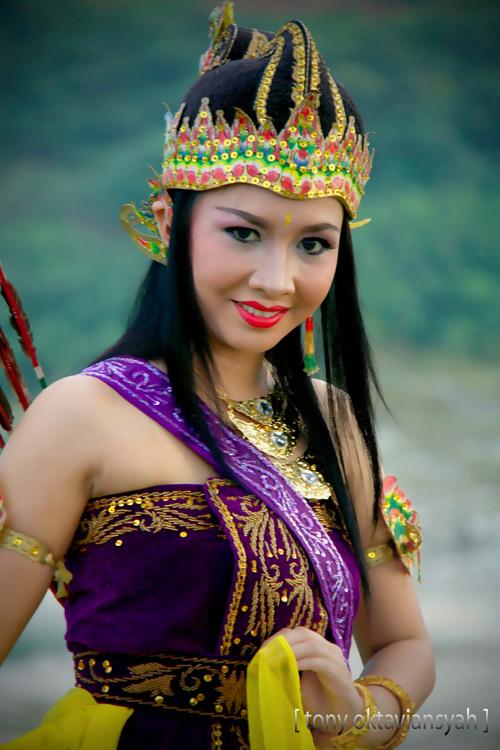 Cantik Dewi Srikandi  newhairstylesformen2014.com