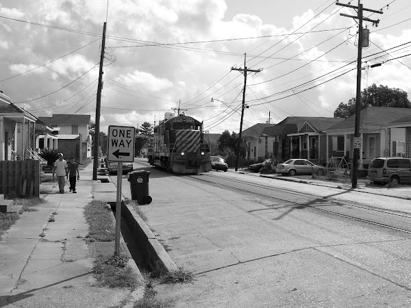 Old Time America Look at thisA train going right through an old New 