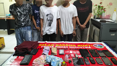 Rumah Terduga Penyalahguna Narkotika di Aikmel Digerebek Polisi, Lima Orang Ditangkap