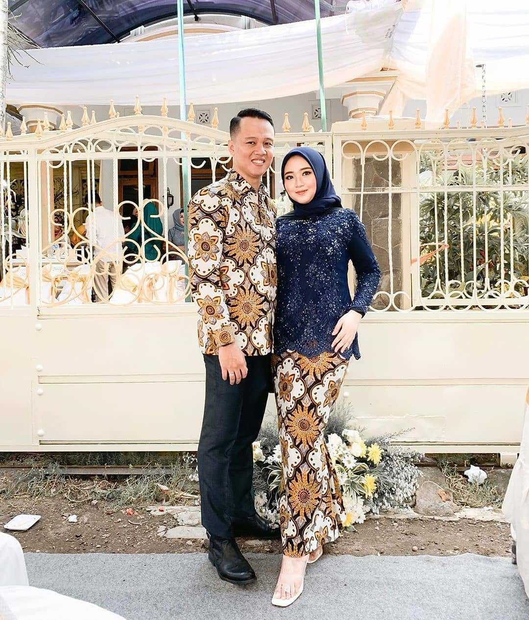 Model Batik Couple Modern Terbaru 2020 Desain Mewah ...