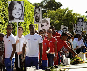 Peregrinación por la conmemoración del Día de las Víctimas del Terrorismo de Estado, realizada en el cementerio de Colón, en La Habana, Cuba, el 6 de octubre de 2014. 