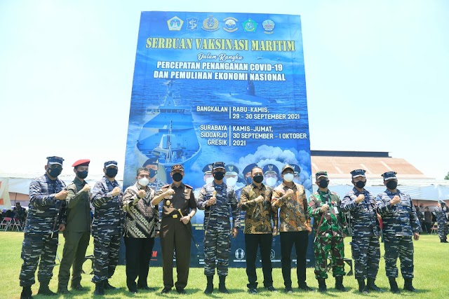 Ciptakan Kekebalan Komunal, TNI AL Koarmada II Serbu Wilayah Aglomerasi Dengan Vaksin