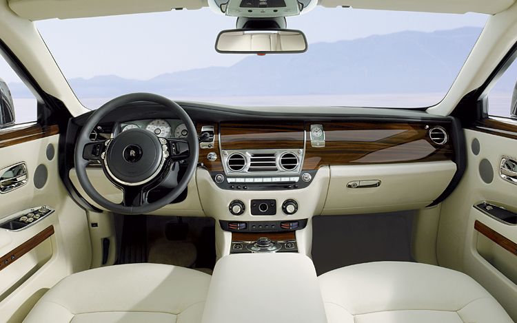 2011 RollsRoyce Ghost In the HUD relay important information such as speed 