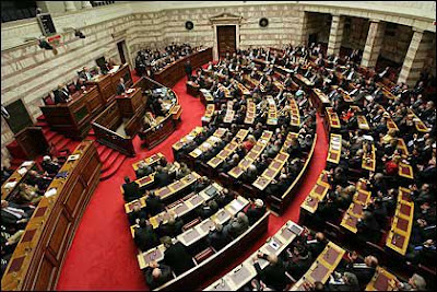 Σε κώμα τα κόμματα και ετοιμοθάνατη η Ελληνική δημοκρατία
