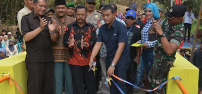 Permalink - /2015/11/jembatan-asa-sctv-diresmikan-warga-pameungpeuk-garut-gembira.html