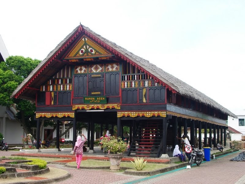 INDONESIA Rumah Adat Nusantara 