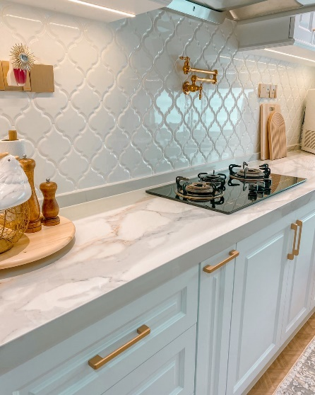 8 INSPIRASI JUBIN CANTIK UNTUK BACKSPLASH DAPUR. NO 5 PALING CANTIK!