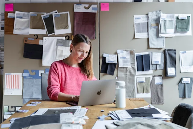 Image of a woman utilizing customer insights from organizational knowledge while working on a laptop