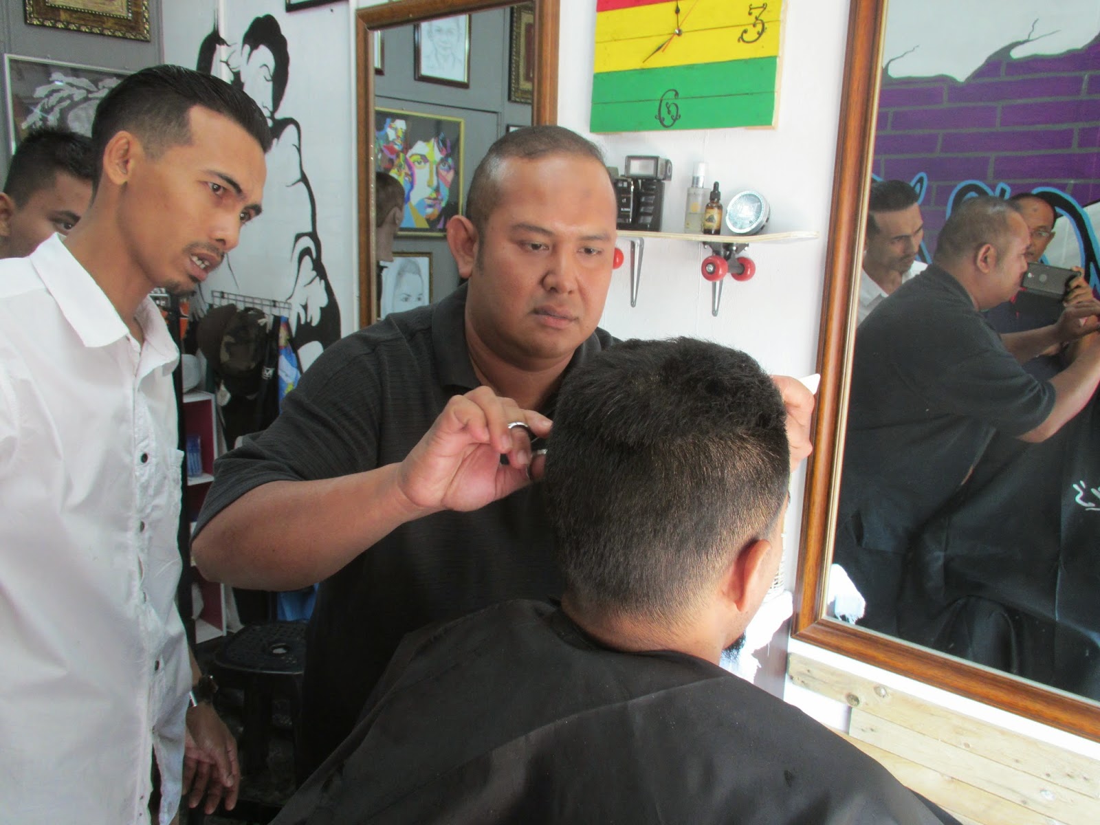 LATIHAN EKSKLUSIF TAWARAN KURSUS GUNTING RAMBUT  MENGIKUT 