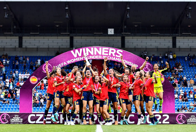 SELECCIÓN DE ESPAÑA FEMENINA SUB 19. Temporada 2021-22. Las jugadoras españolas celebran su 4º título de Campeonas de Europa Sub 19. SELECCIÓN DE ESPAÑA FEMENINA SUB 19 2 SELECCIÓN DE NORUEGA FEMENINA SUB 19 1 Sábado 09/07/2022, 15:00 horas. Campeonato Europeo Femenino Sub 19, final. Ostrava, República Checa, Mestsky Stadion. GOLES: 0-1: 5’, Iris Omarsdottir. 1-1: 36’, Ane Elexpuru. 2-1: 90+3’, Julia Bartel.