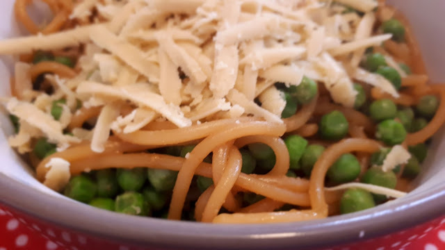 Project 365 2017 day 285 - Spaghetti and peas // 76sunflowers