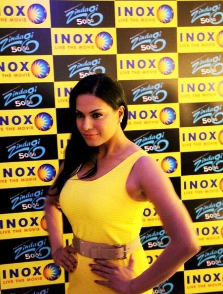 Veena Malik Hot In Yellow dress