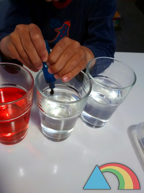 Coloreando agua con los colores primarios