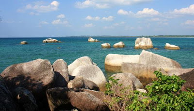 Granite boulders are large decorated Kelayang Tanjung, Belitung