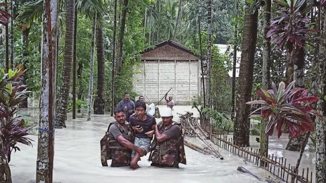 বন্যা : ভারতের আসামে  নজিরবিহীন বন্যায় বিধ্বস্ত