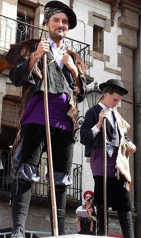 Família de pastores com "Traje Ansotano" (vale dos Pirinéus espanhóis)