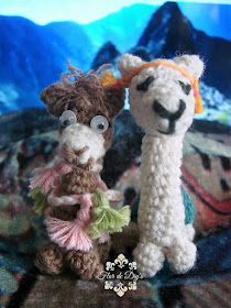 amigurimis-de-llama-y-alpaca-vista-delantera-flor-de-diys