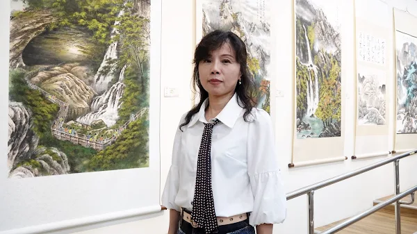 ▲陳楣豔老師表示，學習藝術讓她能夠以全新的眼光欣賞生活中的點滴細節，並感受內心的豐富與成長。（記者林明佑攝）