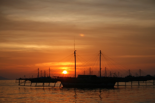 FOTO GAMBAR SUNSET MATAHARI TENGGELAM TERINDAH freewaremini