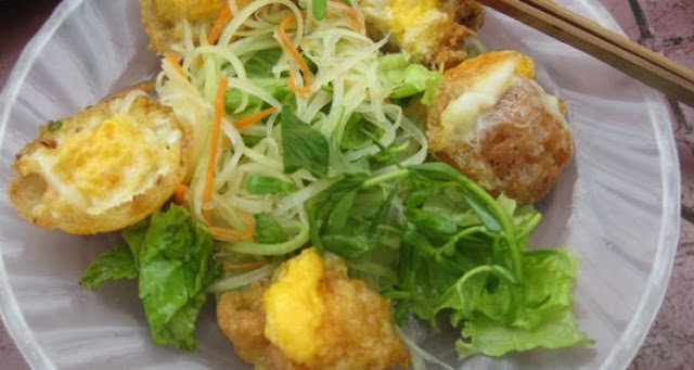 hoi an street food tour by motorbike
