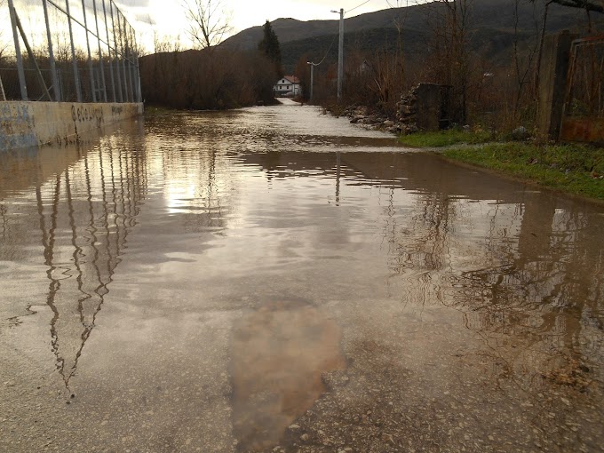 FOTO: Poplavljena Šipovača, voda u kućama